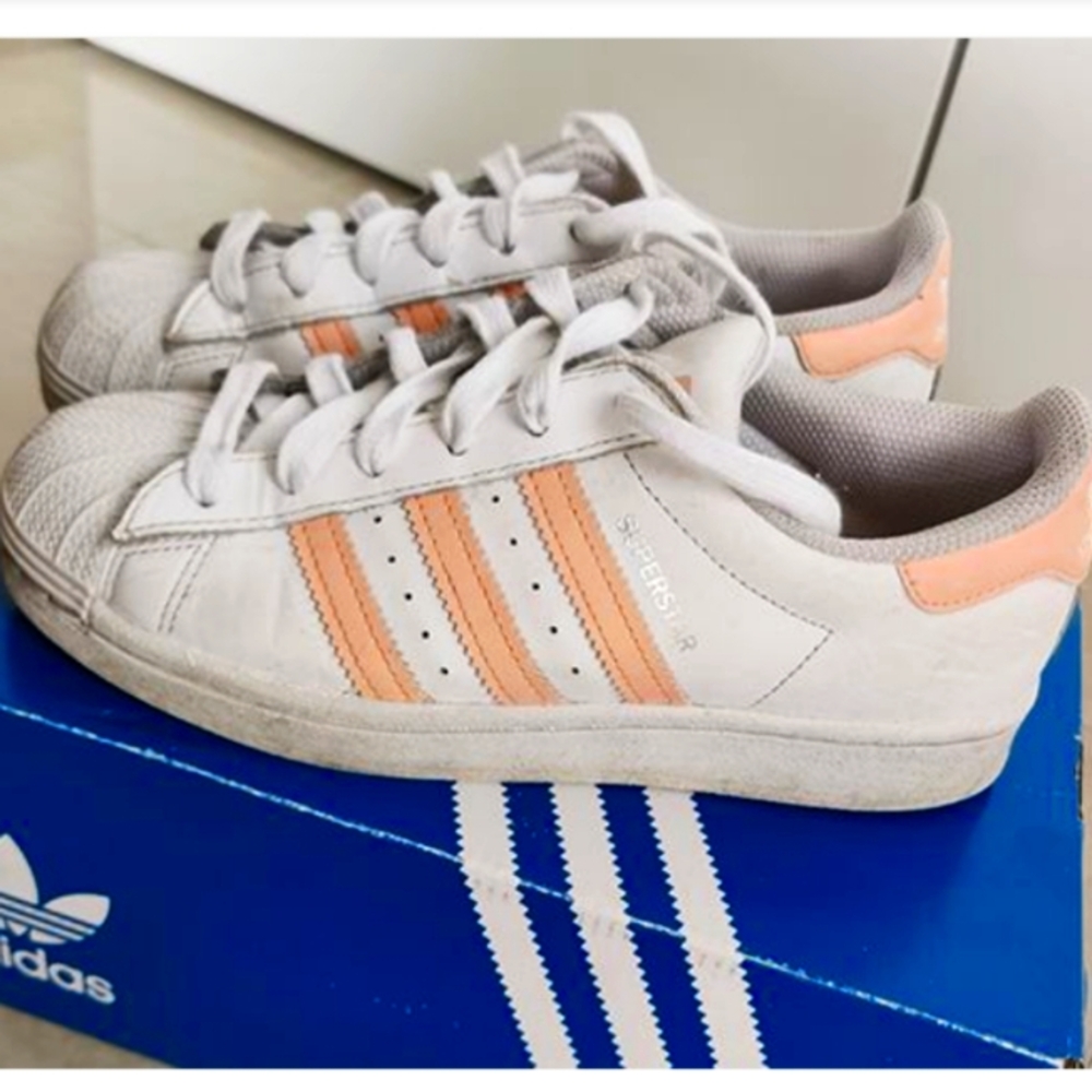 Adidas Kids size 2 superstar